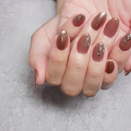 アンニュイな雰囲気漂う垢抜けネイル ニュアンスネイル クーポン Early Nails With Eyelash イオンモール直方店 福岡の美容室bis グループ 美容院 ヘア アイ ネイル を運営 ビス