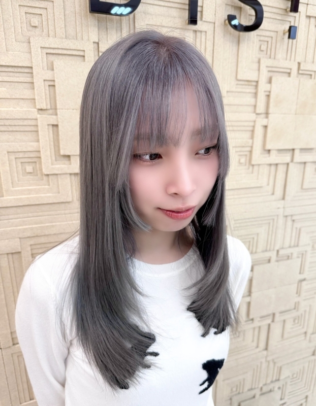 透け感アッシュのニュアンスロング